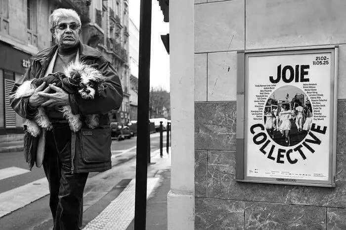 39 Perfectly Timed Street Photos By Gaspard Claude That Reveal The Paris Most People Never See