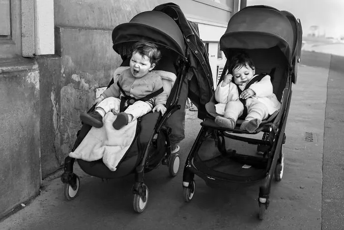 39 Perfectly Timed Street Photos By Gaspard Claude That Reveal The Paris Most People Never See