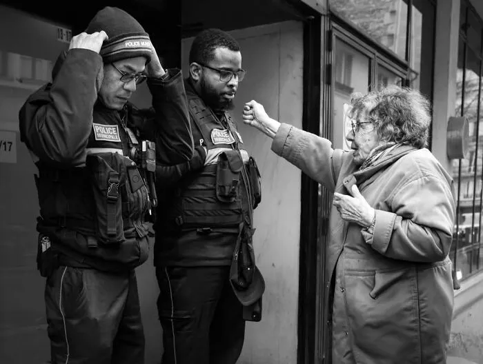 39 Perfectly Timed Street Photos By Gaspard Claude That Reveal The Paris Most People Never See