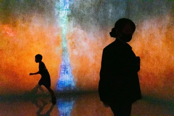 47 Candid Moments That Stood Out At The Edge Street Photography Awards