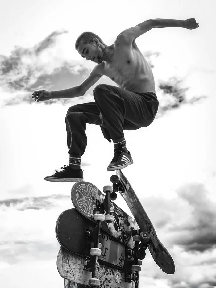 30 Perfectly Timed Street Photos By Mehmet Bayram That Turn Everyday Moments Into Art