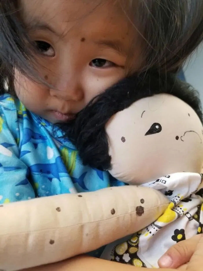 This Woman Custom-Makes Dolls To Look Like The Children Who Will Receive Them (20 New Pics)