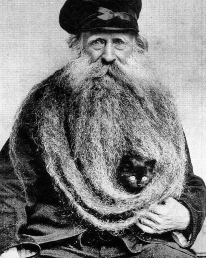 29 Historic Photos Shared By This Page Where Animals Unexpectedly Became The Stars Of The Shot