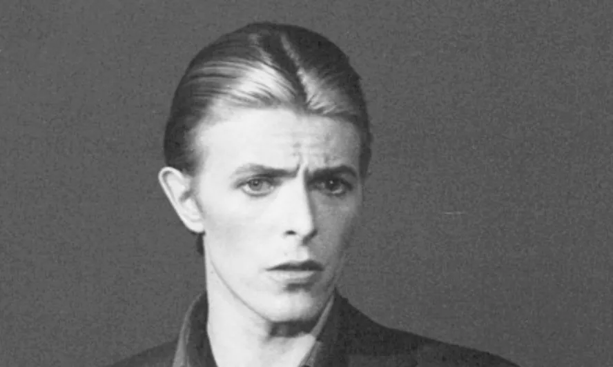 Five Letter General Knowledge Quiz: Black and white portrait of an English singer-songwriter.