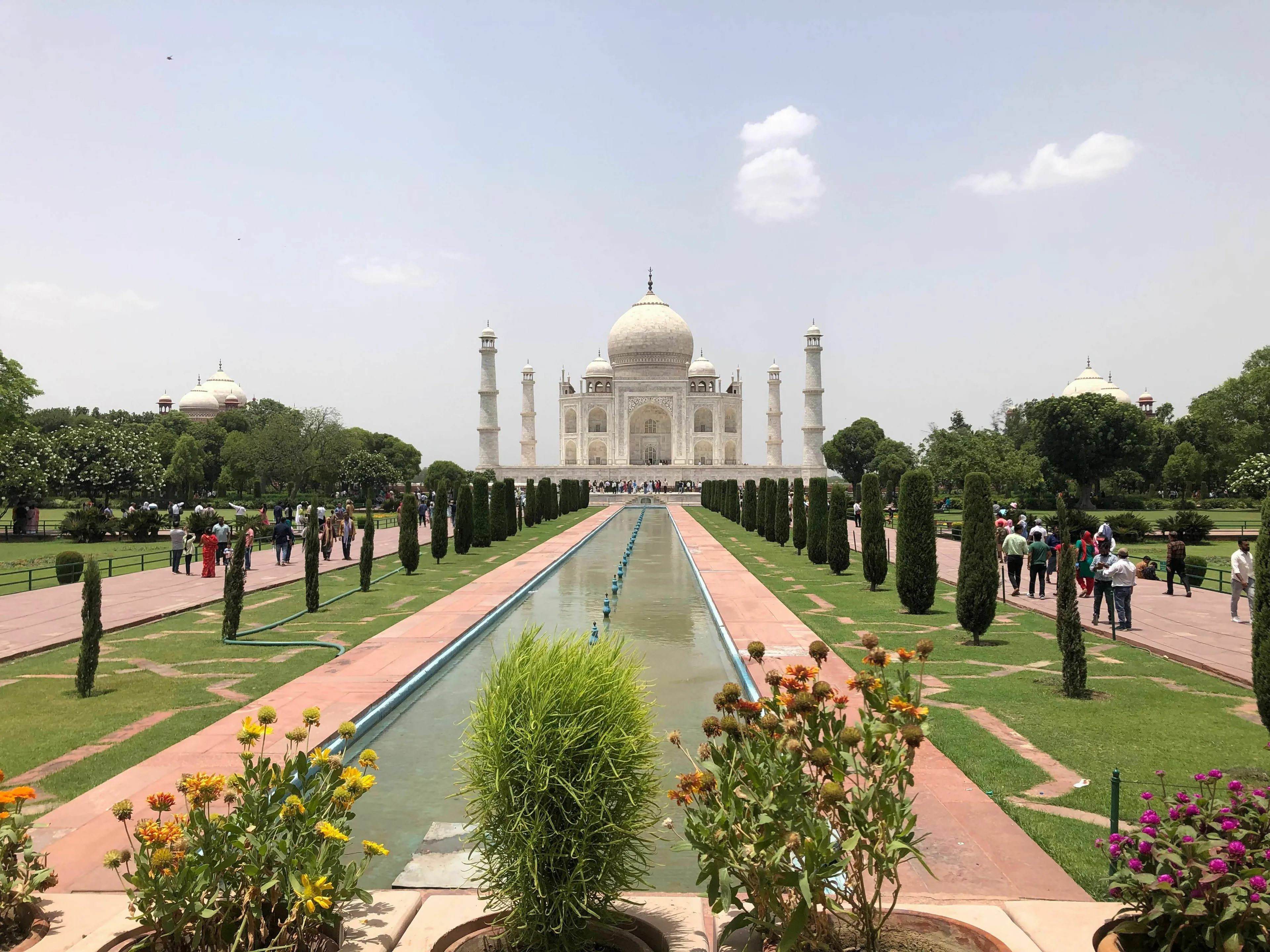 The Taj Mahal, a beautiful white marble mausoleum, for a general knowledge quiz about its country.