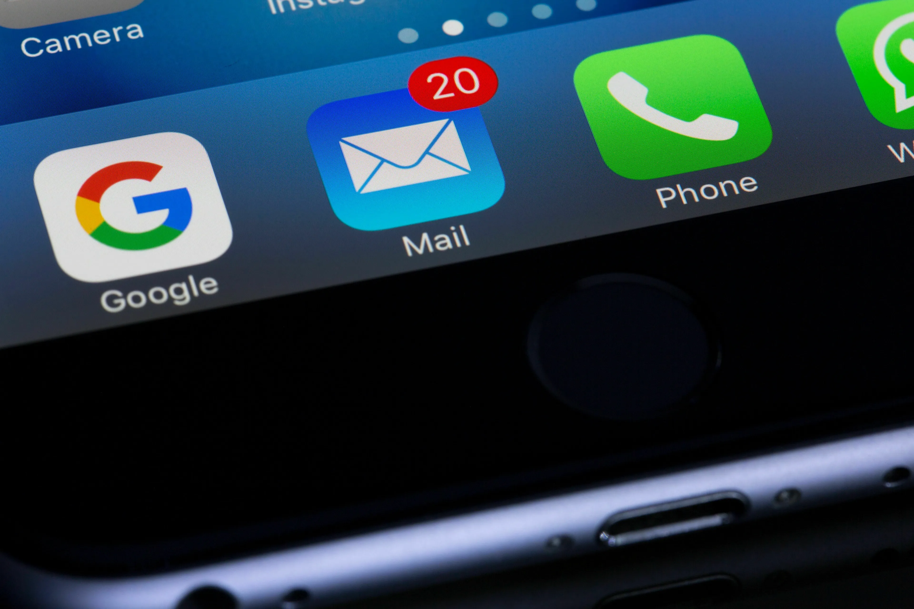 A close-up of a smartphone screen showing the Mail app with a red notification bubble and other app icons, posing a question to reveal what kind of liar you are.