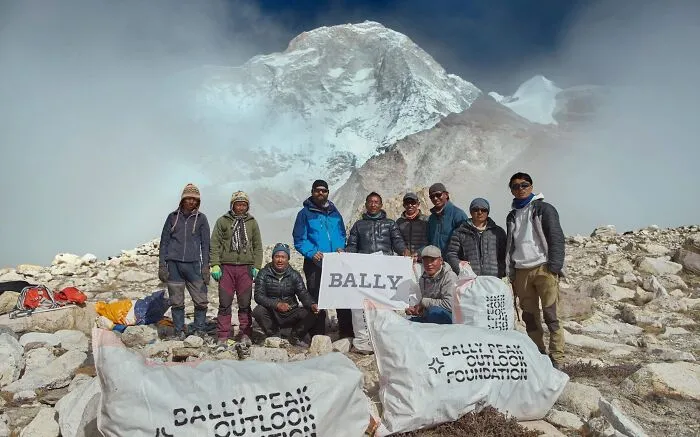 Nepalese Climbers Removed 2.2 Tons Of Trash From Everest While The Tourists Were Away
