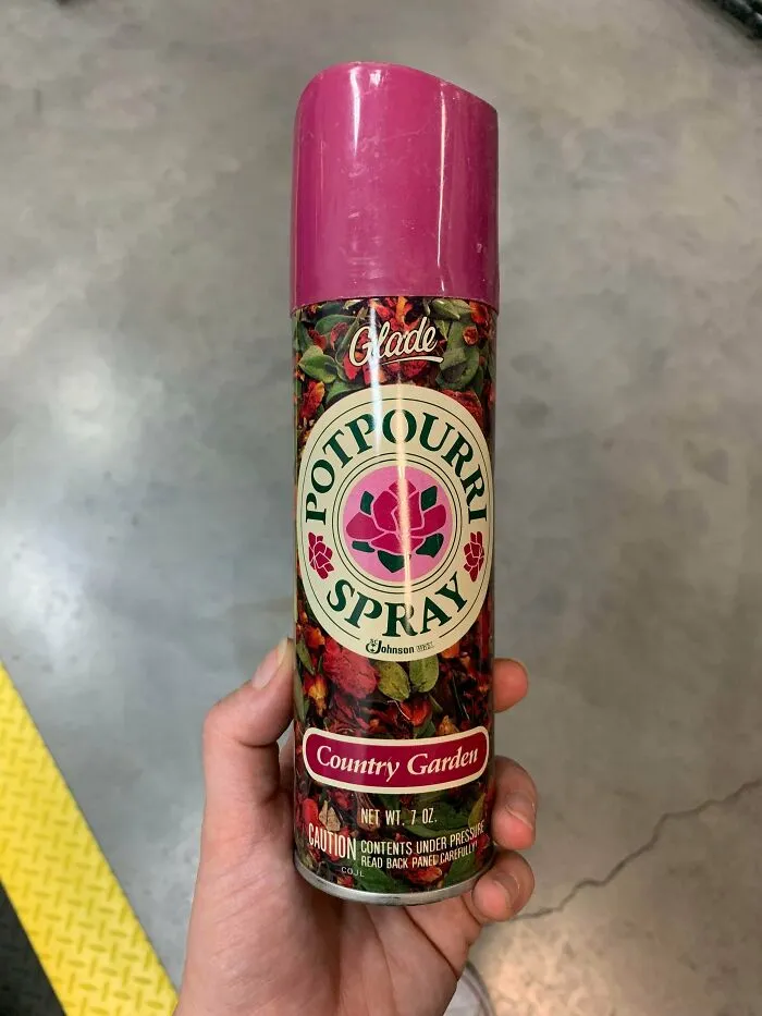 A vintage can of Glade Potpourri Spray in Country Garden scent, an old product found at home.