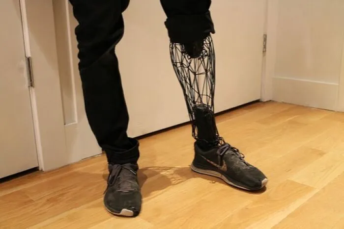 A Wireframe Prosthetic Leg