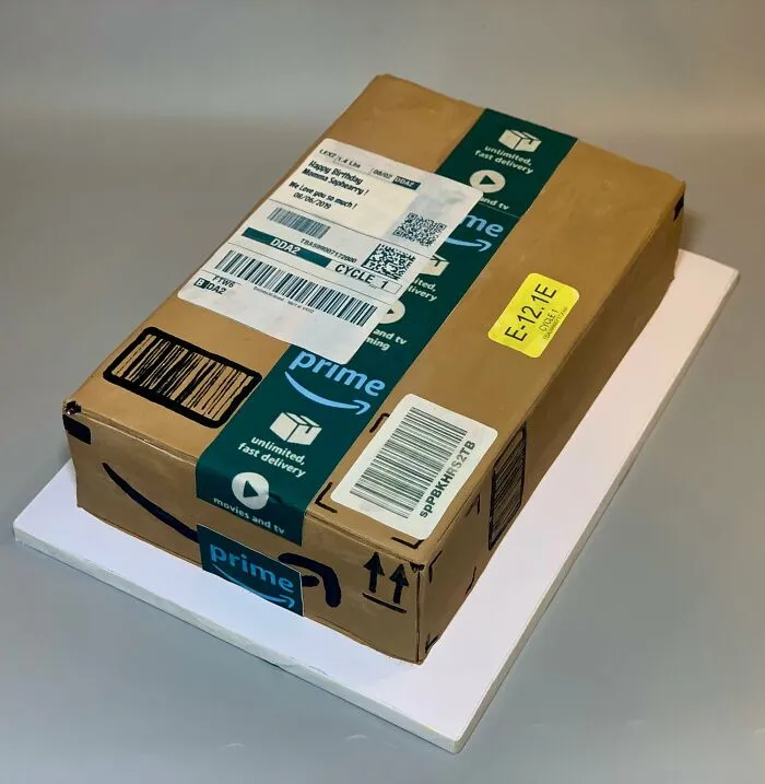 A fascinating find: a birthday cake designed to look exactly like an Amazon Prime delivery box.