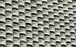 71 Photos Of Cities That Feel Less Like Homes And More Like Warnings (New Pics)
