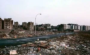 71 Photos Of Cities That Feel Less Like Homes And More Like Warnings (New Pics)