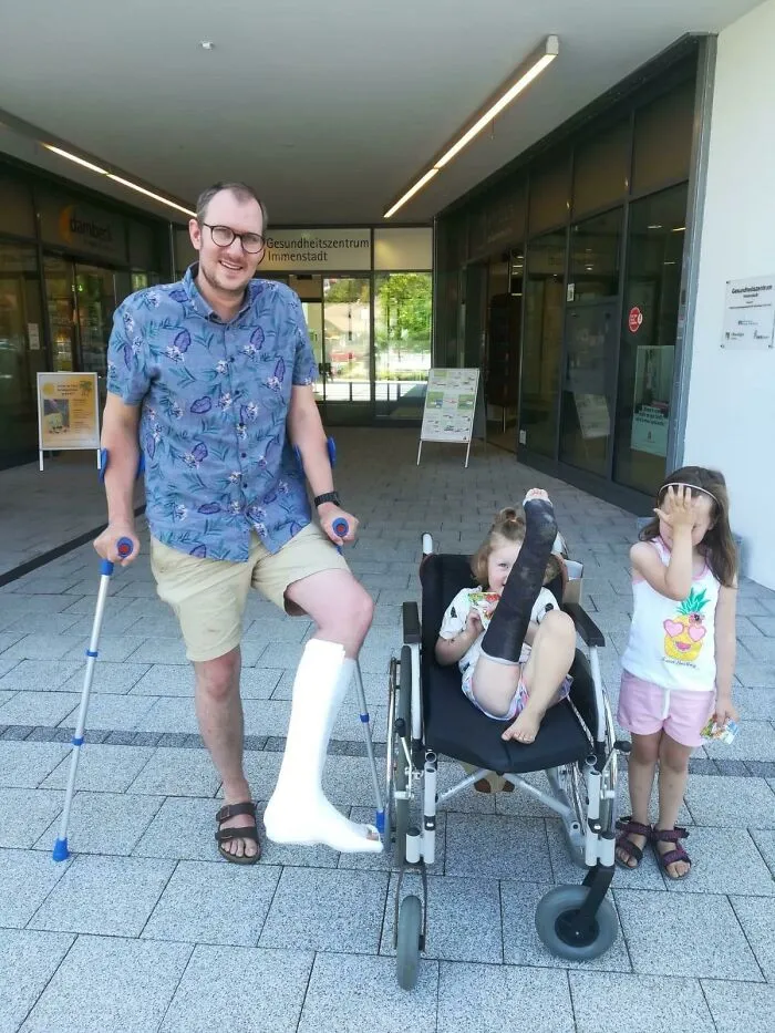 2 Weeks Ago My Youngest Daughter Broke Her Leg 1 Week Before Our Holiday. Yesterday I Broke My Own Leg (On Holiday). Poor Sis And Mom