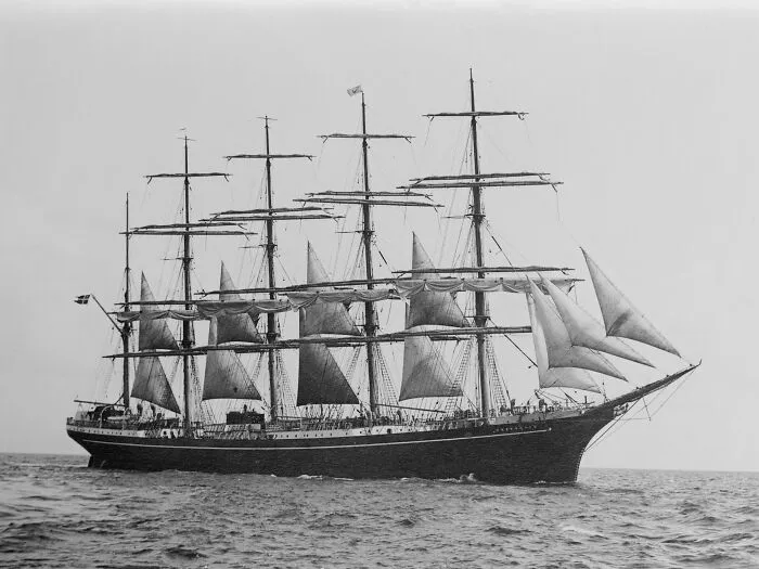 Danish Navy København, It Was The World's Largest Sailing Ship At The Time, And Primarily Served For Sail Training Of Young Cadets
