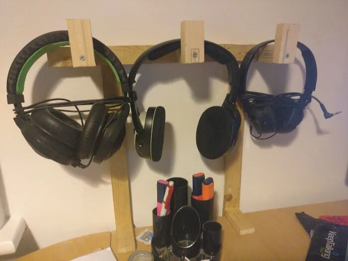 Used My Bad Woodworking Skills To Make A DIY Headphone Mount