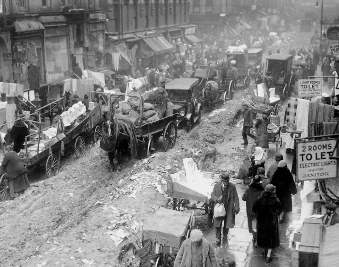 1926. A Tough Route To Traverse Along Orchard Street, Lower East Side Manhattan