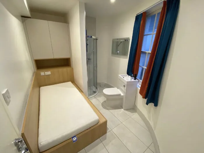 49 Times People Fell For The Nice Airbnb Photos And Found That The Reality Was Very Different