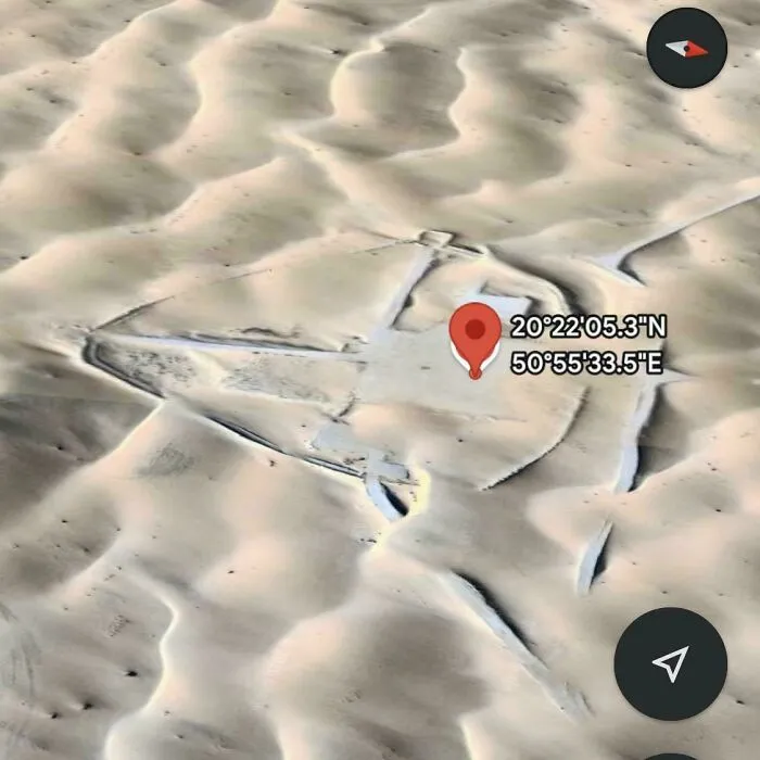 The Arabian Desert Has Reclaimed This Fort (20.3681353, 50.9259673)