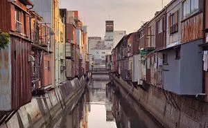 71 Photos Of Cities That Feel Less Like Homes And More Like Warnings (New Pics)