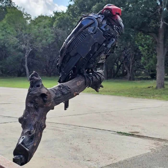 I Made This Vulture With Some Old Typewriter And Calculator Parts