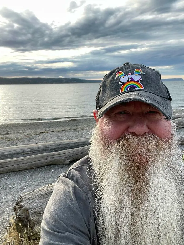 69 People Share Pics Proving That Just Because You Look MAGA Doesn’t Mean You Are