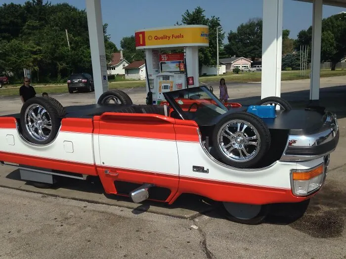 Este coche en una gasolinera de Illinois