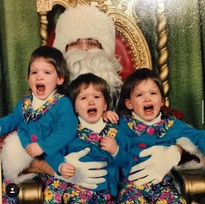 “Awkward Family Photos” Shared 30 Unforgettable Shots Of Kids Meeting Some Truly Terrifying Character Mascots