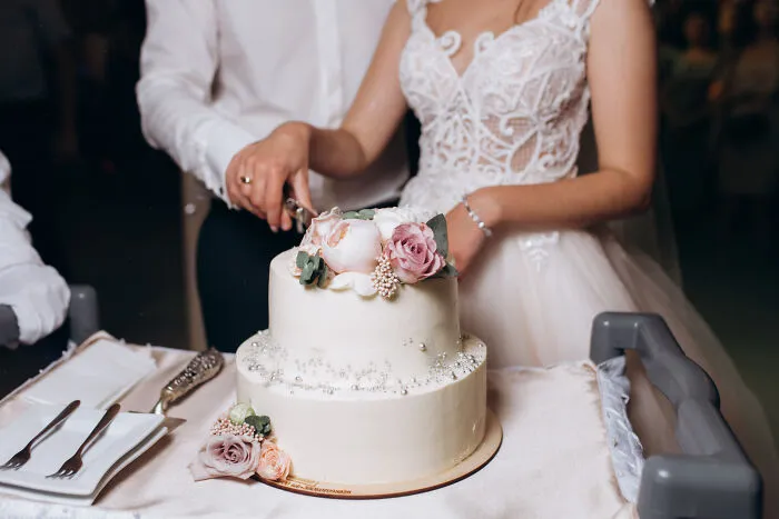 Folks Reveal The Dumbest And Weirdest Reasons Married Couples Have Gotten Divorced (86 Examples)
