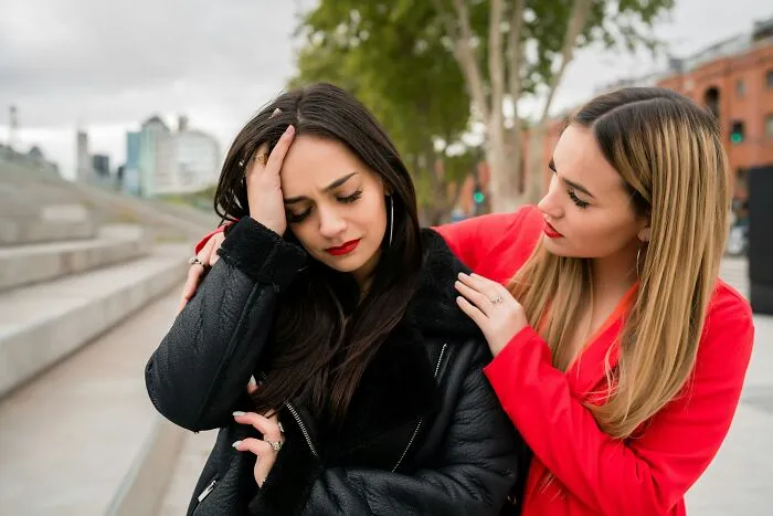 45 Lifelong Friendships That Fell Apart In Ways Nobody Saw Coming