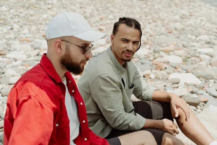 45 Lifelong Friendships That Fell Apart In Ways Nobody Saw Coming