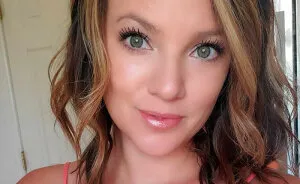 Mom-Of-Four Attacked By Spiders Biting Her Whole Body On Camping Trip, Now Fighting For Her Life In Hospital