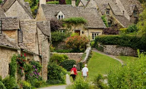"World's Most Beautiful Village" Earns Over $1,000 Per Week By Going After Tourists With Unusual Strategy