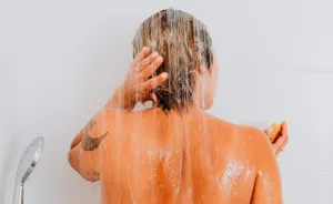 Woman Sparks Wild Theories After Claiming She Gets Odd "Pulling Sensations" In Scalp Only After Showering At Home