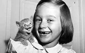 29 Historic Photos Shared By This Page Where Animals Unexpectedly Became The Stars Of The Shot