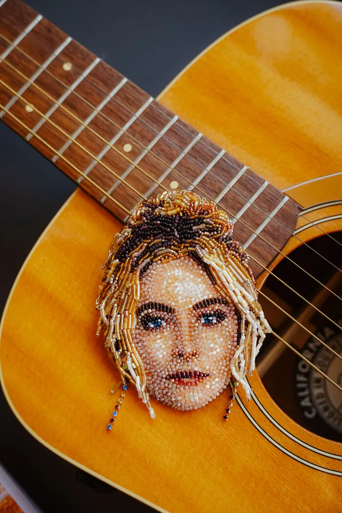 From Ariana Grande To Pop Culture Icons: 40 Mesmerizing Beadworks By Tiffany Pisani