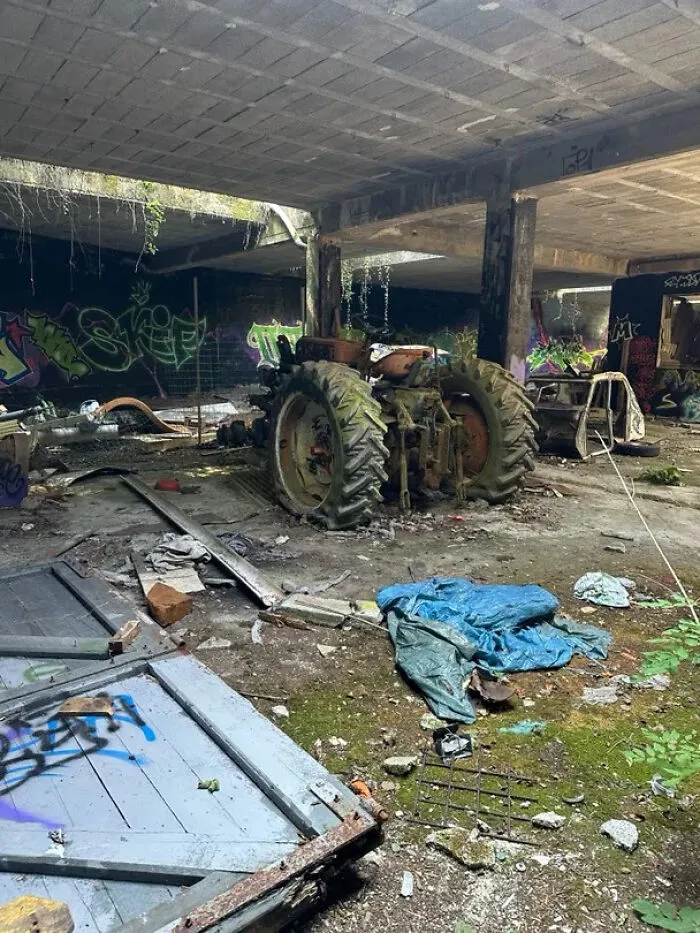 Garage, France
