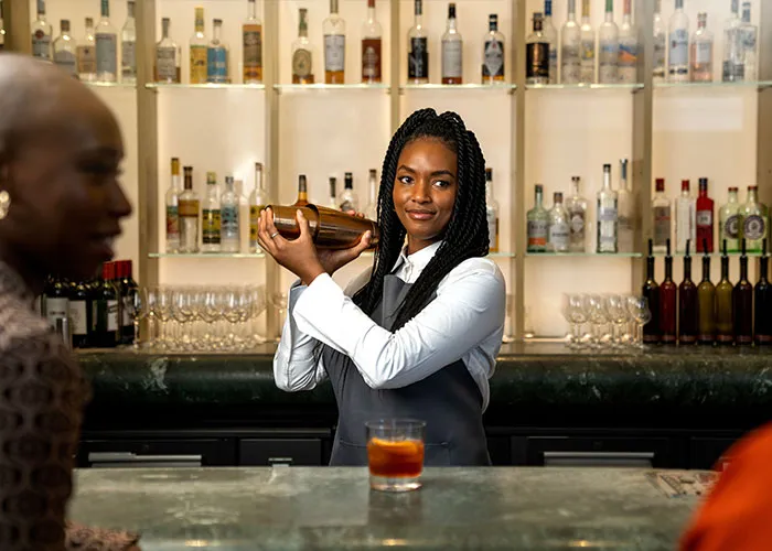 People Think Bartenders Can’t Hear Them But They Do And Overheard These 31 Conversations