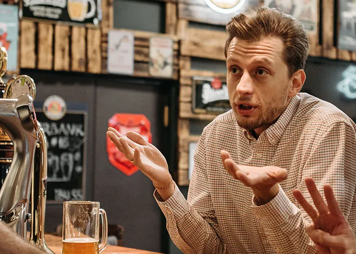 People Think Bartenders Can’t Hear Them But They Do And Overheard These 31 Conversations