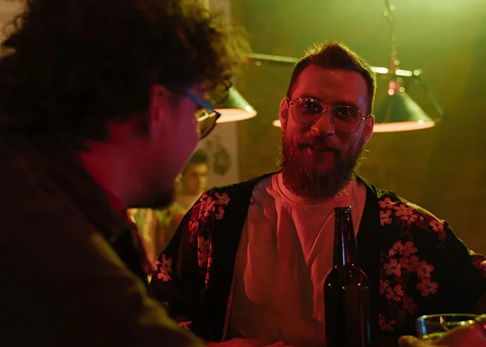 People Think Bartenders Can’t Hear Them But They Do And Overheard These 31 Conversations