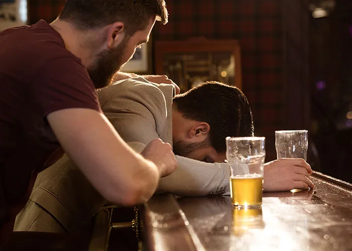 People Think Bartenders Can’t Hear Them But They Do And Overheard These 31 Conversations