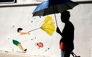 47 Perfectly Timed Photos That Won The Edge Street Photography Awards