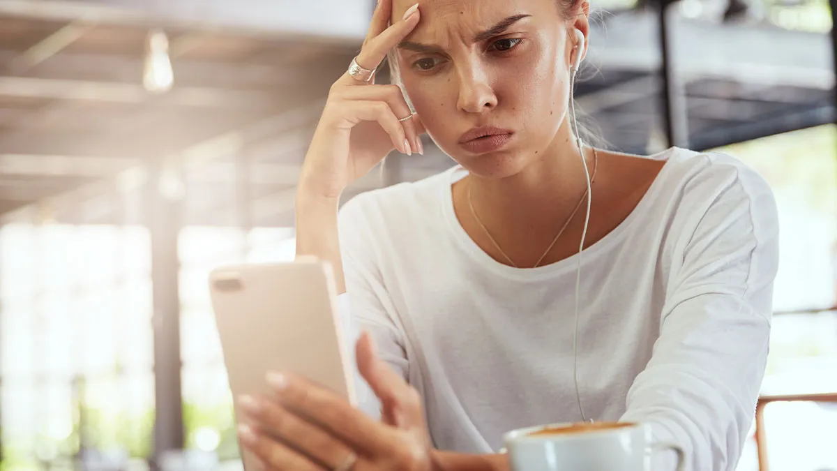 Boyfriend Threatens To Leave Over GF’s Hair Color, Quickly Regrets It When She Calls His Bluff