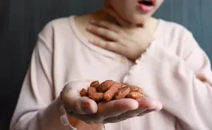 Woman's Boyfriend Keeps Forgetting Her Allergy, Her Mom Makes Sure He Won't Forget Again