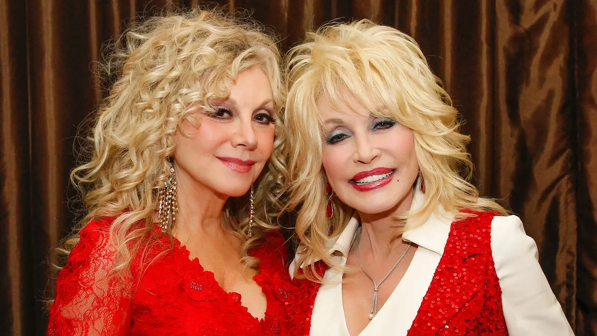 Dolly Parton’s Sister Reveals The Selfless Offer The Late Legend Made To Doctors During Her Devastating Cancer Battle