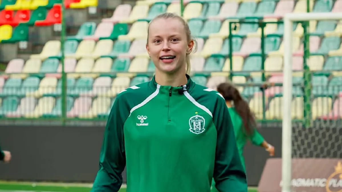 Lithuanian Soccer Team Finds Brilliant Way To Promote Women's Sports By Inviting Jason Sudeikis To Coach Them