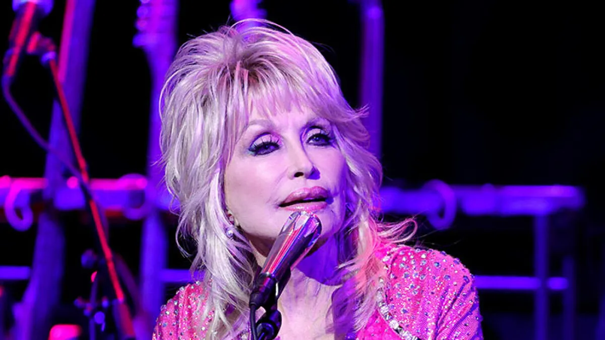After Dolly Parton Loses Battle With Cancer, A Doctor Reveals The Three Symptoms Most People Dismiss