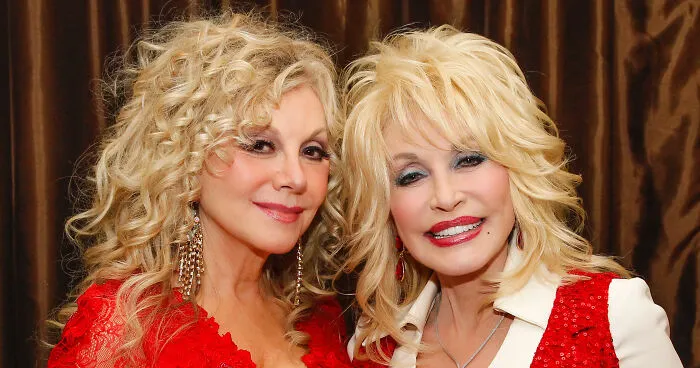Dolly Parton’s Sister Reveals The Selfless Offer The Late Legend Made To Doctors During Her Devastating Cancer Battle