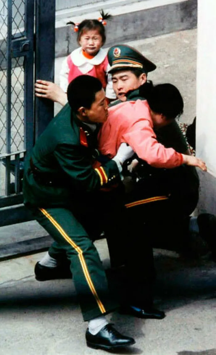 This Picture Of North Korean Refugees Trying To Enter The Japanese Consulate In China To Seek Asylum