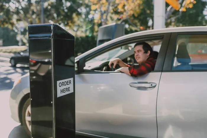 42 Awkward Situations And Wild Drive-Through Stories As Customers Don’t Know Employees Can Hear Them