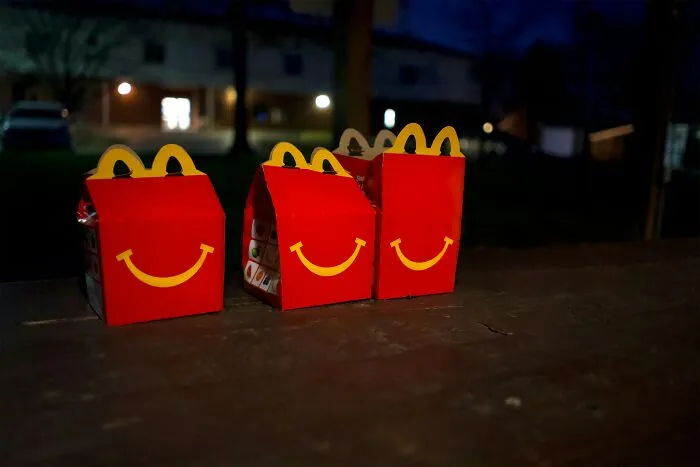 42 Awkward Situations And Wild Drive-Through Stories As Customers Don’t Know Employees Can Hear Them
